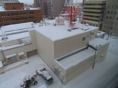 【ドーミーイン旭川】

朝です
6:45 起床
部屋の窓から外を見たら　
隣はNHKでした