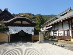 　１０：４５　大津京駅からタクシーで圓満院へ。Ｋ君はここに眠っています。