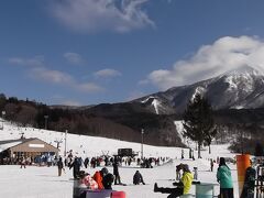 良さそうにみえるアルツ磐梯ですが……(右奥に磐梯山)