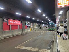 10年以上、札幌市内のホテルに泊まって滑りに行くということをしてなかったから、札幌駅前ターミナルに来るのも久しぶり。でも、変わっていなかった。