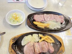 とても柔らかいお肉だった。重たくもなくあっさり。
スープは思っていた味とは違って、お粥の上澄みのような小麦粉を溶かしたようなあっさりした味。