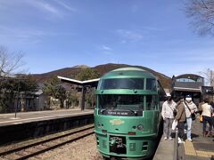 由布院駅に着きました。
いい天気で、寒くもなく、とっても気持ちがいいです。
観光客の笑顔に、こちらの気分も上がります。