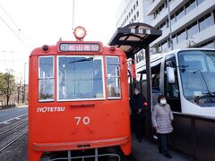 　9時前の道後温泉駅発の電車に乗り、会場最寄りの南堀端駅で下車します。