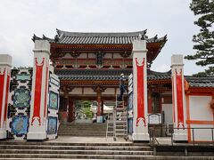 耕三寺山門と中門
山門は京都御所・紫宸殿の御門と同じ様式
中門は法隆寺の西院伽藍が原型