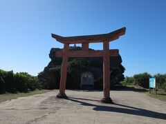 下地島巨石(帯石)。１７７１年に八重山地方を襲った明和の大津波によって陸に打ちあがった「津波石」です。