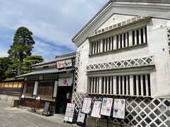 先ほどパフェを頂いた「くらしき桃子」の総本店。

ここも閉まっていると思ったのに開いてる～！！！
食べたかった総本店限定のシャインマスカットパフェ、諦めていたので嬉しいござんです(≧▽≦)

でも、さっき食べたばかりだし、この後も控えているので今は食べられない...。
念の為、明日も営業しているかを聞いてみたら、やっているそうです(^o^)

じゃあ、明日のオープンと同時に来よう♪