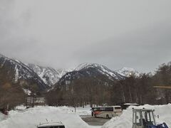 湯元温泉は雪が降っています