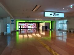最近できた羽田エアポートガーデンに行ってみる。
第3ターミナル2階に連絡通路入り口がある。