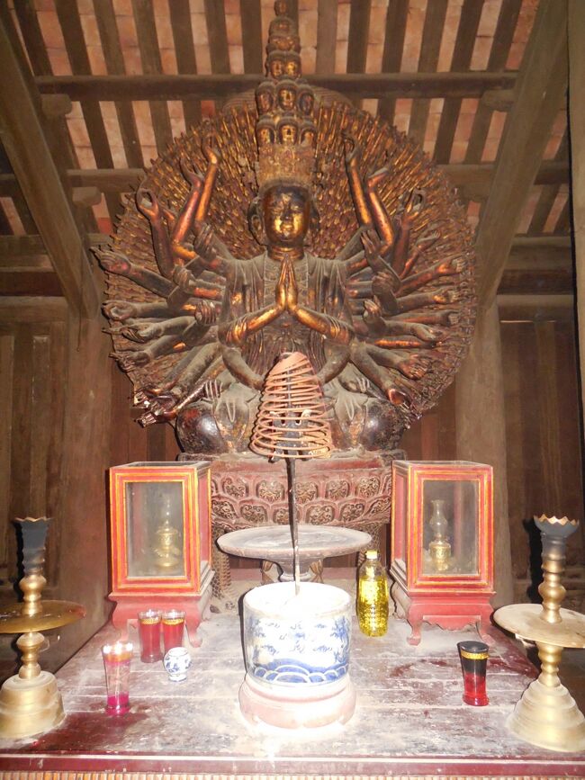 千手千眼観世音菩薩像です。<br />