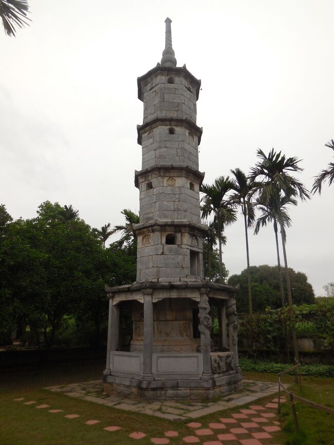 報厳塔。筆塔寺の名前の由来になった塔です。