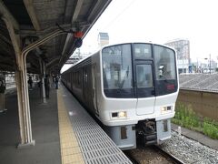 鳥栖駅から区間快速で博多駅まで向かいます。
