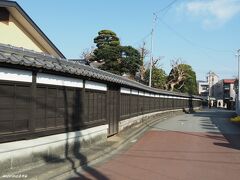 松田町　中澤酒造の黒塀

お目当ての酒蔵に立ち寄り。