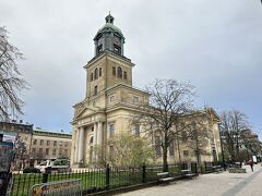スウェーデン・ヨーテボリ『Domkyrkan Göteborg』

『ヨーテボリ大聖堂』の写真。

レトロな外観のヨーテボリ大聖堂は派手な装飾などは無く、
シンプルで心が安らぐ美しいデザインが特徴となっています。