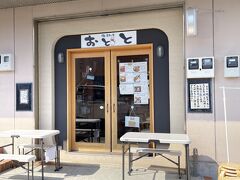 美味しそうな店もいくつか。

海まんまおとと。
するりと一人旅の女性が入っていきました(*‘∀‘)