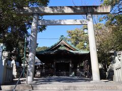 商店街を通り抜けて深川神社をお参りし、