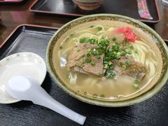 通りすがりにあった沖縄そば店で昼食。
飛び入りで入ったけど美味しいし、入りやすい店内でした。