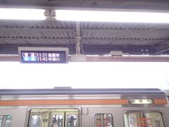 一つ後の快速・中津川行を待ちます。