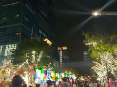 台北101の足元でランタンフェスティバルの装飾があちらこちらで見ることができました