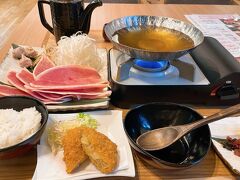 東寺のすぐそばにあるこちらで昼食。
鴨しゃぶ、初めてでしたがとても美味しかったです。
店内も広々していて、ゆっくりできました。