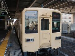 ここで東武越生線に乗換えます

10時42分発の電車は40年くらい前に走っていたクリーム色の電車のリバイバル塗装
懐かしい塗装の電車でした
