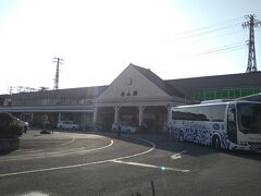 折角１Dayチケットがあるので、JR松山駅へ行ってみました。
松山市駅の方のにぎやかさとはだいぶ違っていました。
