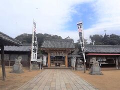 城内にある亀岡神社にも参拝