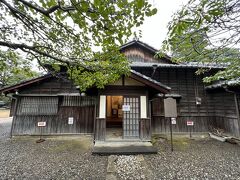 気を取り直して水前寺成趣園へ。
雨がやっと止んで、気分良く熊本観光スタート。
となったのは、夕方でした。