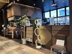 先月に続いて新富士駅構内のカフェ『エイトリッチーズコーヒー』で一休み。