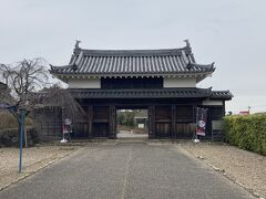 二の丸の表門である鍮石門から西尾城に入ります。