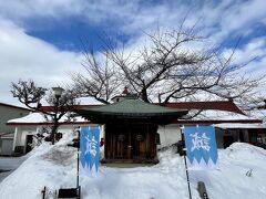 続いて、五稜郭を出て道路向かいにある“法華宗陣門流 最上寺”に入ります。
此処では星形の御朱印と土方歳三の自筆写し印が入手出来ます。これは寄らない訳にはいかないですよね。
