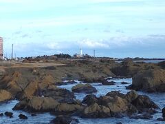 16時を過ぎて白浜海岸へ到着しました。夕暮れが迫りましたが野島崎灯台が視界に入り房総半島の南端に到達しました。