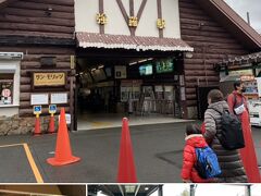 終点の強羅駅でケーブルカーに乗り換えます。
強羅～早雲山間の標高差209m、1.2kmを約10分で結んでいます。こちらも、開業は1921年（大正10年）と、歴史があります。
