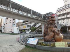 牧志駅で下車。ここから歩いた先に今回の旅で２泊する宿がある。