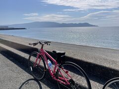 だいぶ沼津に近づいてきました。
ここは千本浜というところのようです。
伊豆半島がはっきり見えてますね。