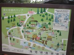 神代植物公園の深大寺門から坂を下ると深大寺の参道に抜ける事が出来ます