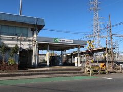 浅野（あさの）駅



駅本屋
該駅は、大正１５年（１９２６年）３月１０日開業である。
当初は貨物専用駅だったが、昭和５年（１９３０年）１０月２８日附で旅客取扱開始。
駅名は、鶴見臨港鐵道創立者 浅野総一郎（あさの そういちろう）翁（元治元年（１８４８年）４月１３日～昭和５年（１９３０年）１１月９日）に因み命名。