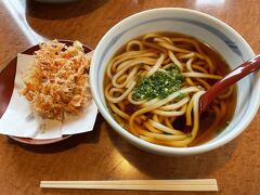 一旦、静岡市内に戻ってきて、昼食にしました。
桜えびうどん、かな。
桜えびのかき揚げはサクサクして美味しかったです(⌒-⌒)。