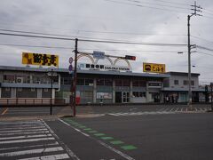 東京のように列車の本数が多くないので時刻表をチェックして駅を出発しました。