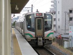続いて、仙山線で一駅だけ乗りました。
何気にE721系1000番台のトップナンバーです。
お天気といい、幸先よし。