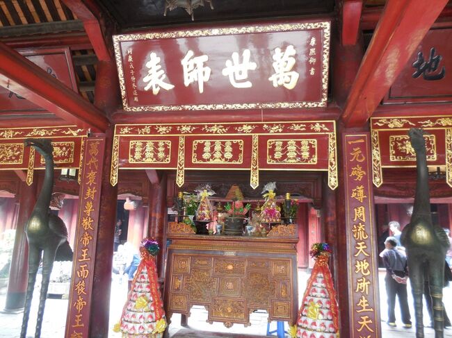 「萬世師表」の扁額。万世の模範という意味だそうです。