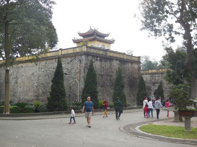 やはりこの正門は威厳が感じられます。