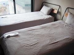 本日のお宿「BookTeaBed　Izu-Oshima」です！
まだ新しい宿で部屋も水回りもキレイです！