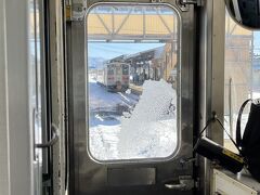 知床斜里駅に到着～。
定時より12分程遅延でした。