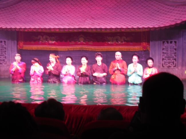 最後に人形の操作者が出て来て幕を閉じました。<br />服があまり濡れていないので、どのように操作しているのか不思議です。