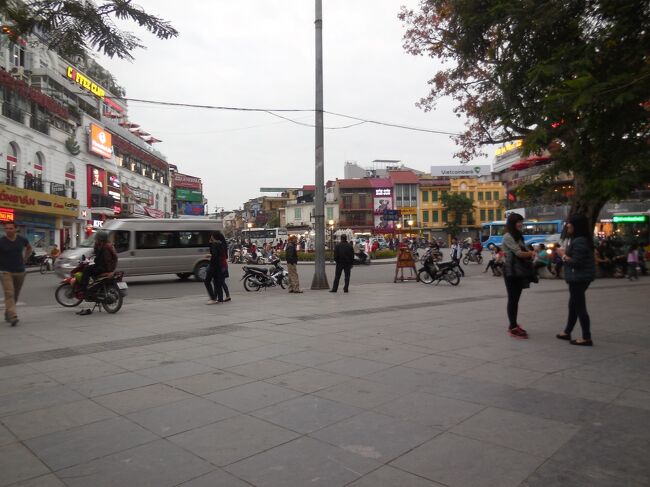 人形劇が終わって外に出ると、すっかり夕刻になっていました。