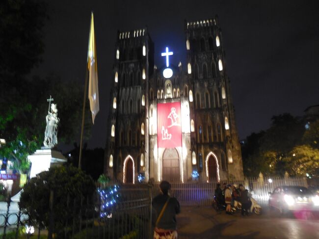 朝訪れたハノイ大教会もライトアップされていました。<br />この後、ノイバイ空港から成田空港へ帰ります。<br />長い旅もようやく終わりとなりました。