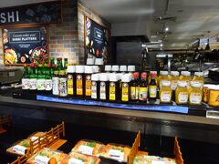 地下は個別のレストラン街とお店、鼎泰豊やブンガワンソロも入ってます
スーパーマーケットは日本の食品も並んでます
