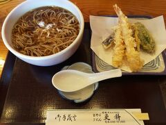 ランチは茅野駅近くのお蕎麦屋さんへ。
このあたりに来るならやっぱりお蕎麦を頂きたいなと。

注文したのは天ぷら蕎麦。この日はポカポカ陽気だったから冷たいのでも良かったかな。
お蕎麦も天ぷらもお腹いっぱいおいしく頂きました。