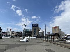 11:35 米沢駅に戻ってきた。

13:08発の列車に乗りたいので、駅周辺でお昼を食べましょう。