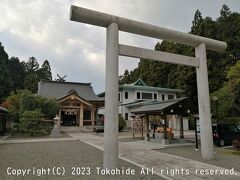 出雲大社京都分院

府境を越えた所で右折して林道桜木線に入ります。再び府境を越えて京都府に戻ると名前が変わった林道森谷線を直進し、突き当りを右折して京都縦貫自動車道を潜ります。
袋谷池の右側を通り住宅地を抜けて突き当りを左折。道なりに進んで府道６号を渡り、ロイヤルグリーンゴルフクラブ入り口脇の細い道に入り京都縦貫自動車道沿いを進んだ右手にある出雲大社の分院です。


出雲大社京都分院：http://kameoka-izumo.or.jp
出雲大社京都分院：https://ja.wikipedia.org/wiki/%E5%87%BA%E9%9B%B2%E5%A4%A7%E7%A4%BE%E4%BA%AC%E9%83%BD%E5%88%86%E9%99%A2
京都縦貫自動車道：https://ja.wikipedia.org/wiki/%E4%BA%AC%E9%83%BD%E7%B8%A6%E8%B2%AB%E8%87%AA%E5%8B%95%E8%BB%8A%E9%81%93
府道６号：https://ja.wikipedia.org/wiki/%E5%A4%A7%E9%98%AA%E5%BA%9C%E9%81%93%E3%83%BB%E4%BA%AC%E9%83%BD%E5%BA%9C%E9%81%936%E5%8F%B7%E6%9E%9A%E6%96%B9%E4%BA%80%E5%B2%A1%E7%B7%9A
ロイヤルグリーンゴルフクラブ：https://rg-golf-club.co.jp
出雲大社：https://ja.wikipedia.org/wiki/%E5%87%BA%E9%9B%B2%E5%A4%A7%E7%A4%BE